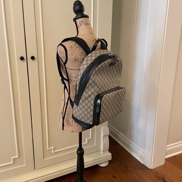 GUCCI GG Supreme Backpack--LIKE NEW--PRISTINE CONDITION main image 10